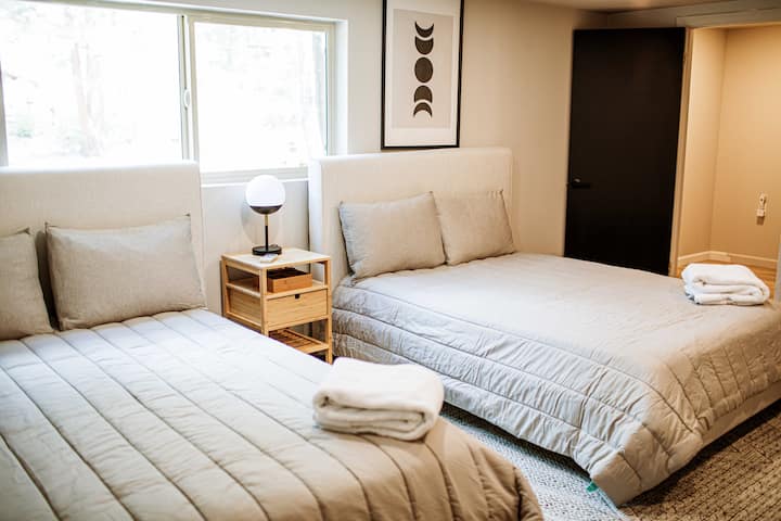 Vitanda 2 vya ukubwa kamili katika chumba cha 3 cha kulala