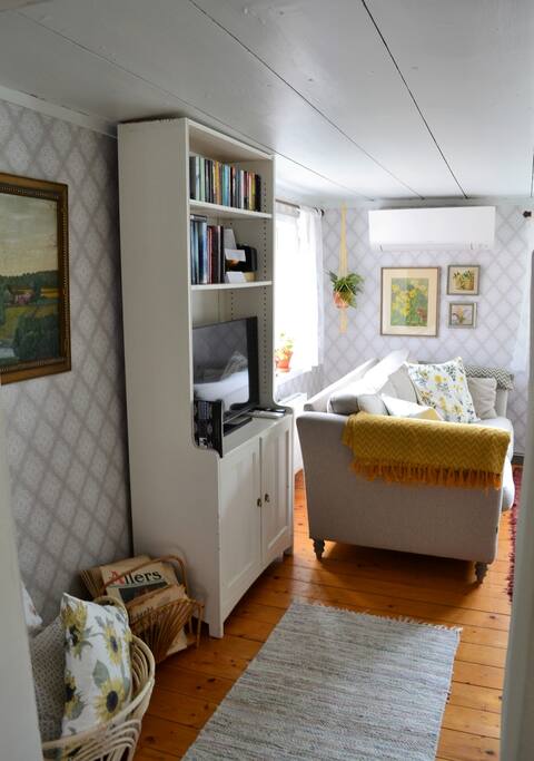 Popular Airbnb listing: Cozy and rustic cottage/guest house near Örebro city in Örebro