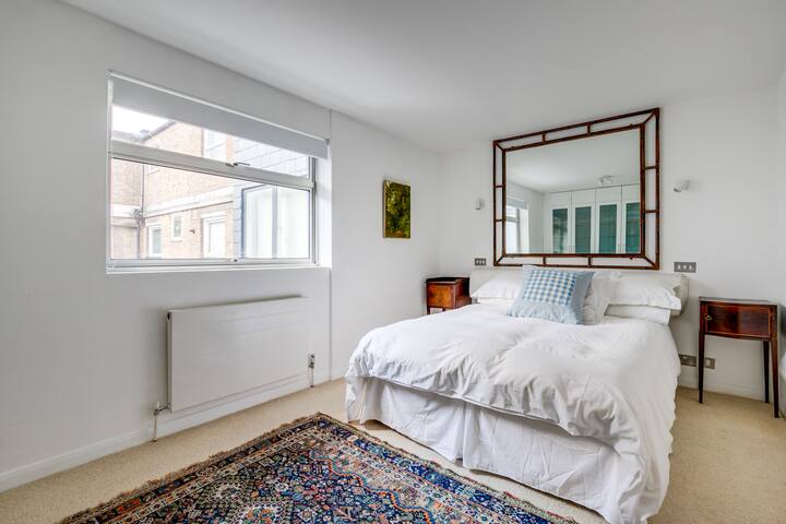 Modern 4 Bed Knightsbridge House by Hyde Park gallery image 3