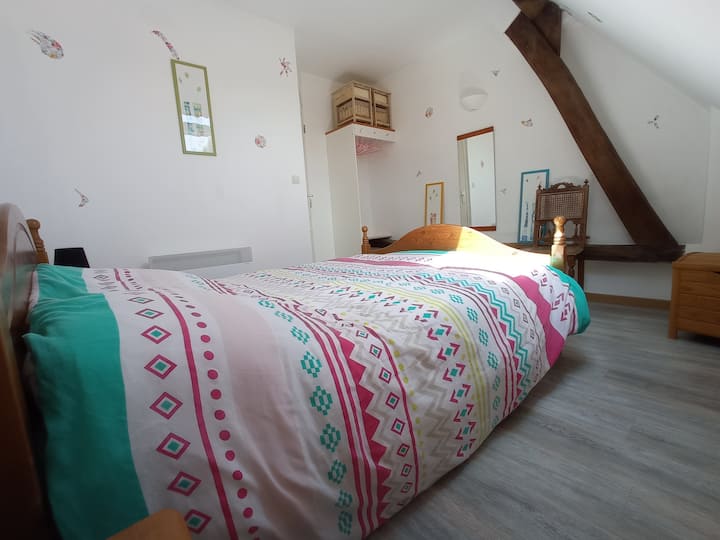 Dormitorio 1 con cuna de 2 plazas y posibilidad de añadir una cuna para bebés