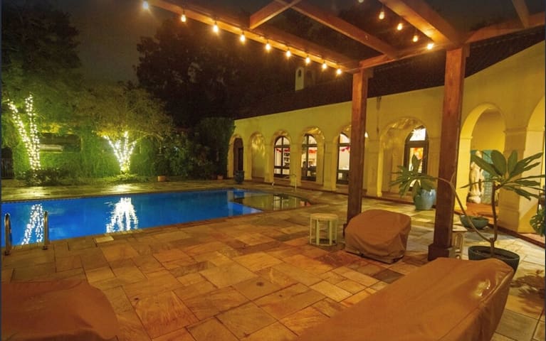 HUGE Estate – Great for Groups: Pool, Hot Tub, Fun