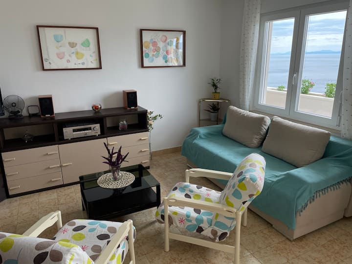 Много комфортна всекидневна.