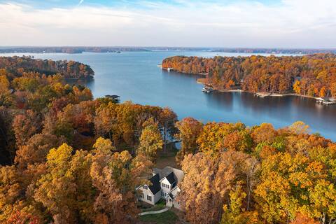 Spacious 6-bedroom waterfront w/incredible views