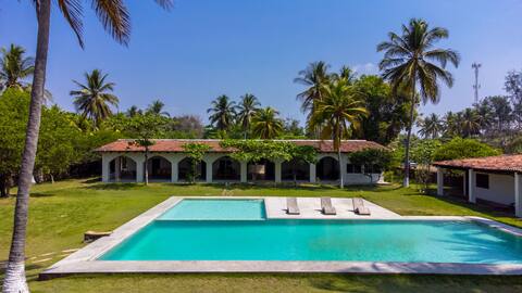 Casablanca - Ocean Front - 16 people - 5 rooms