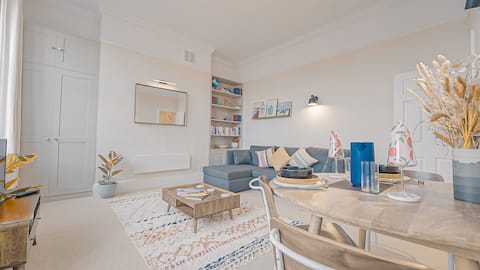 Burlington Mansions - Stunning Coastal Apartment