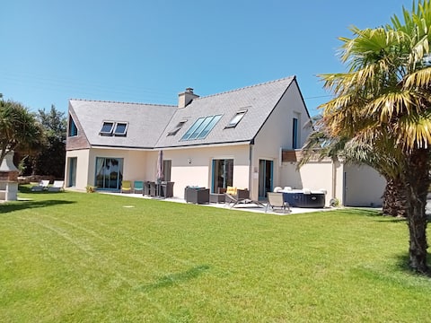 Villa Tour des Fontaines *** sea view, beach 800 m away