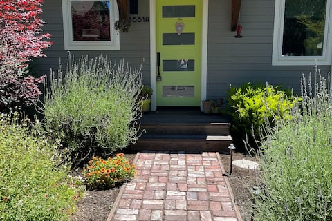 Cozy cottage in the heart of Downtown Lafayette