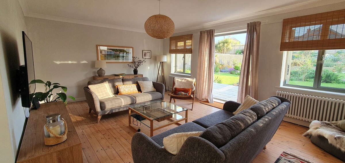 Top Airbnb: Sea Echoes is moments from beautiful Camber beach in Camber