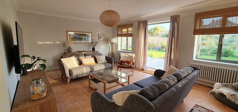 Top Airbnb: Sea Echoes is moments from beautiful Camber beach in Camber