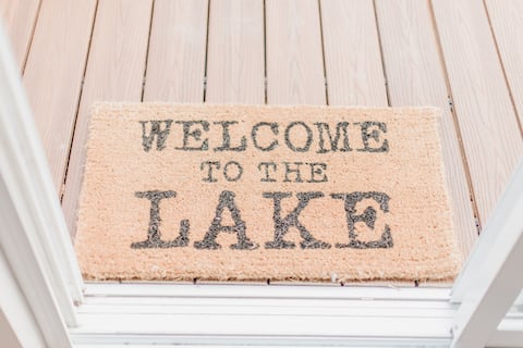 Lakeside Hydeaway Cottage on Lake Erie w/ Hot Tub