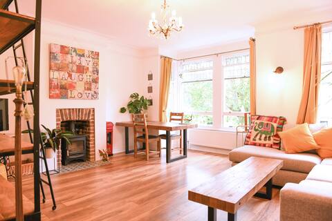 1000sq ft Apartment walking distance to beach