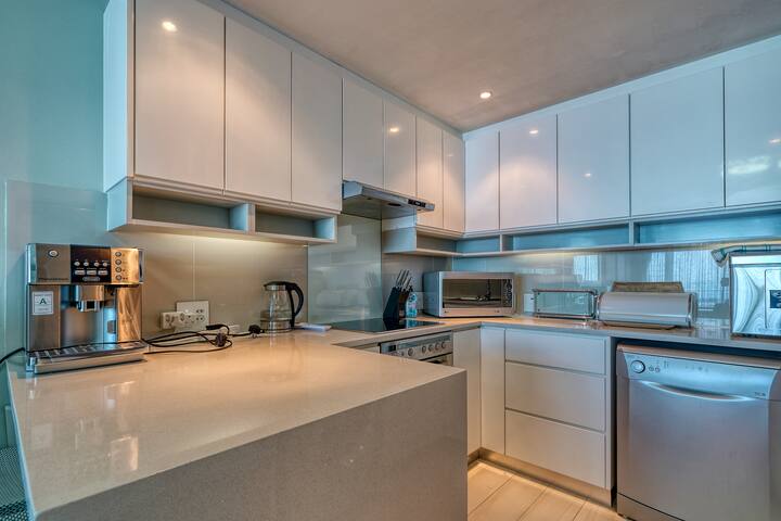 Dolphin Beach – Ocean View Apartment gallery image 5