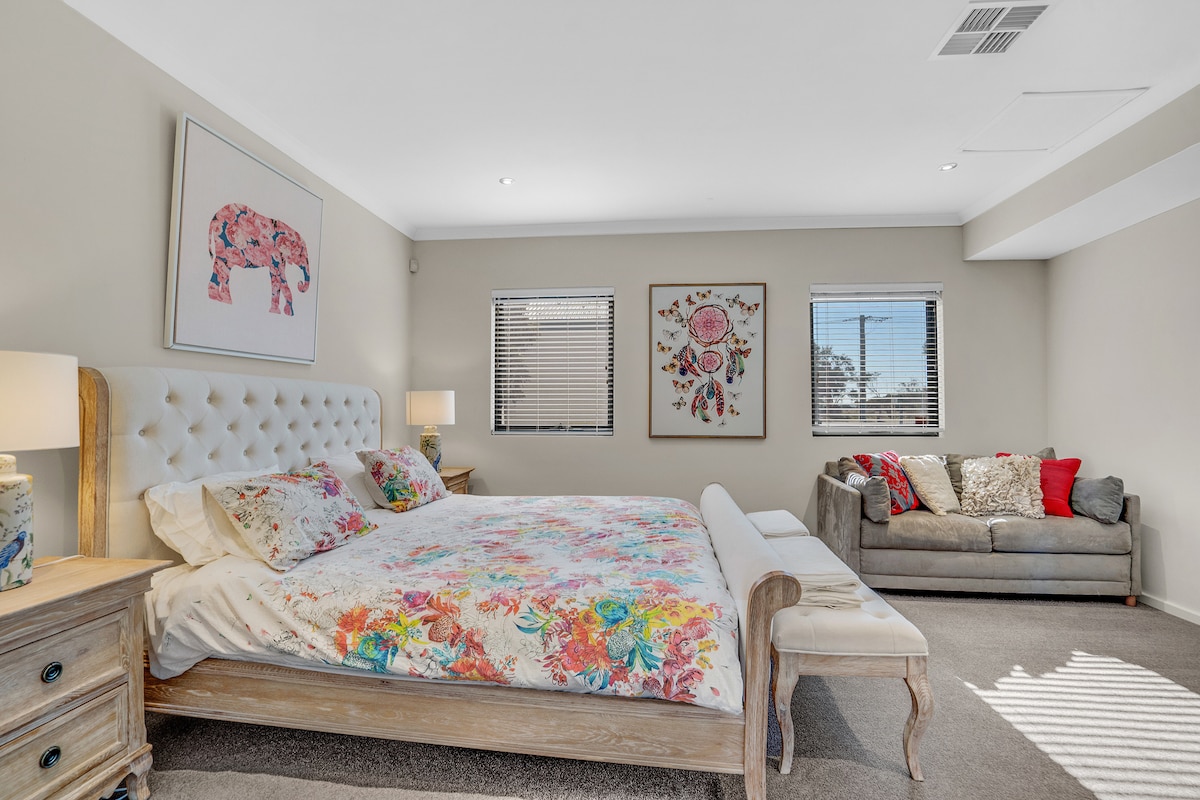 Ogromna gostinjska soba u prizemlju. Moj omiljeni! Ensuite u prilogu. 