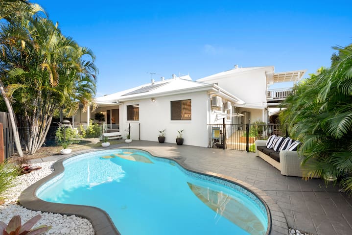 The Duchess – Luxury Brisbane Holiday Home + Pool gallery image 2