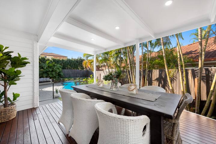 The Duchess – Luxury Brisbane Holiday Home + Pool gallery image 5