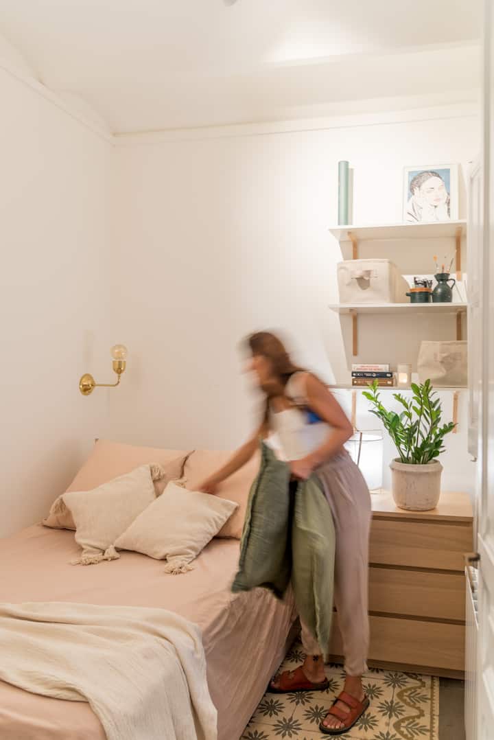 חדר 2 . חדר זוגי/ זה החדר להשכרה 