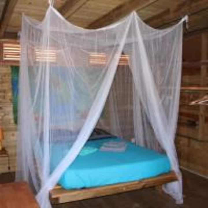 spavaća soba i mreža za komarce