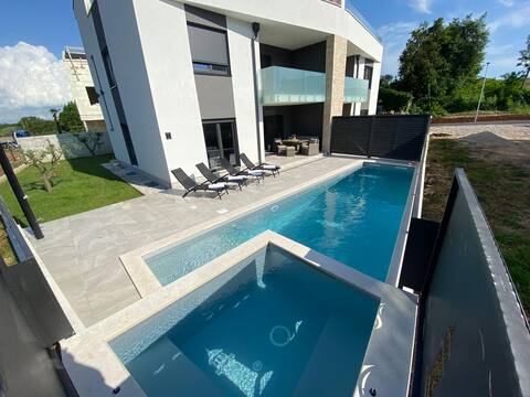 Villa Lighthouse****
with pool and jacuzzi