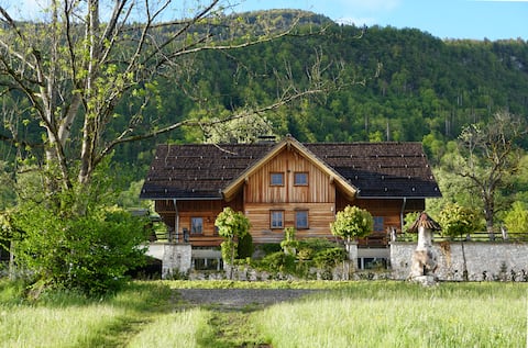 Lesi apartment-wood and art in the midst of nature