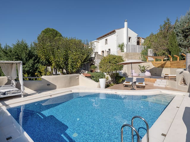 Verekinthos Villa, a Fine Country Retreat