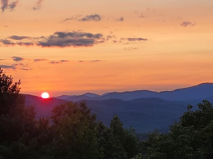 Buck Mountain Cabin, VIEWS for miles, Boone Cabins for Rent in