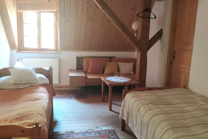 Izba ,,Idylické s kúpeľňou
Dve samostatné postele + rozkladacia pohovka