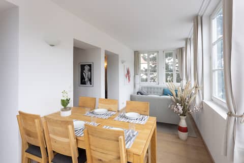 Popular Airbnb listing: Bright Apartment in Charming Old Villa in Döbling