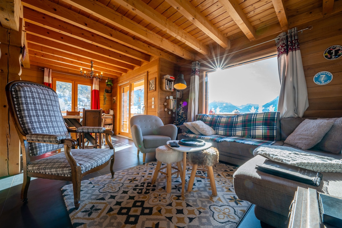 Top Airbnb: Chalet Le Cerf La Croix, panoramic view. in Saint Chaffrey