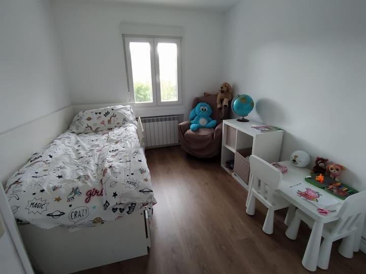 Bračni krevet (dva nagomilana kreveta) 90x190 cm po krevetu