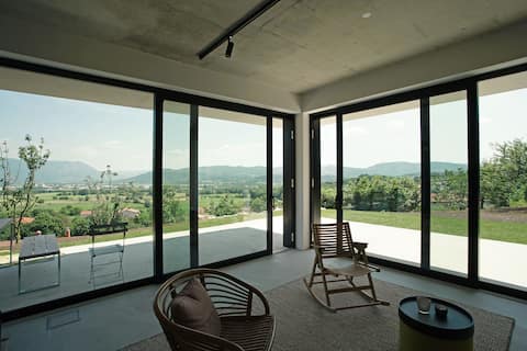 konjiček - house above the valley