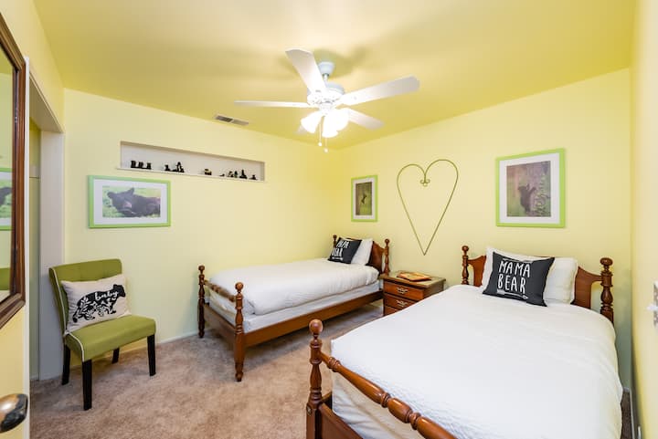 Black Bear Den - Bedroom #2 Two twin beds downstairs adjacent Crescent Meadow bathroom