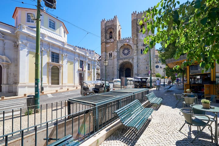 Entire home with 3 bedrooms in Alfama - Apartment Sé Near the River I