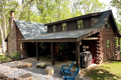 Authentic Log Cabin Getaway on Sleeping Giant