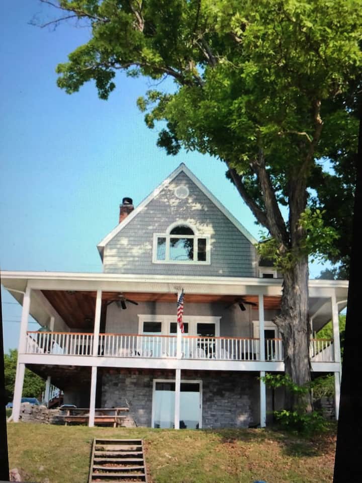 Coates Point Holiday Rentals & Homes Ticonderoga, NY Airbnb