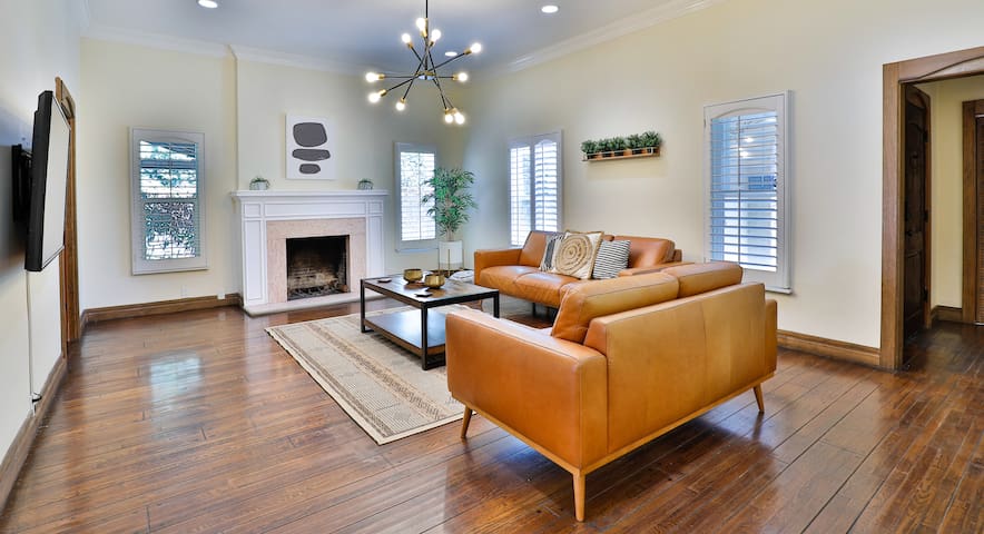 City Paradise: Saltwater Pool/Spa and Ping-Pong gallery image 2