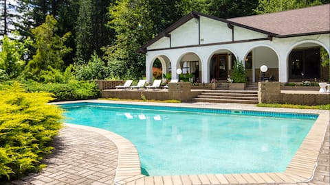 McKenzie River Luxury Retreat with Pool and Spa