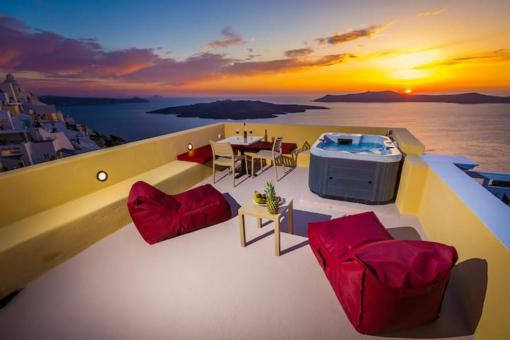 Volcano and sunset view villas/inside pool