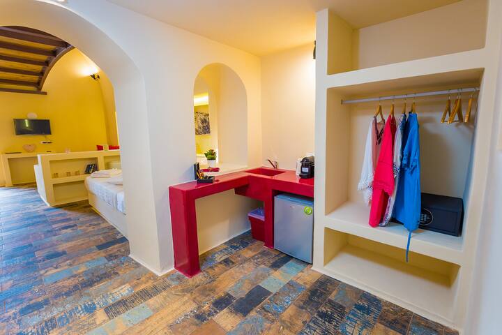 Volcano and sunset view villas/inside pool gallery image 5