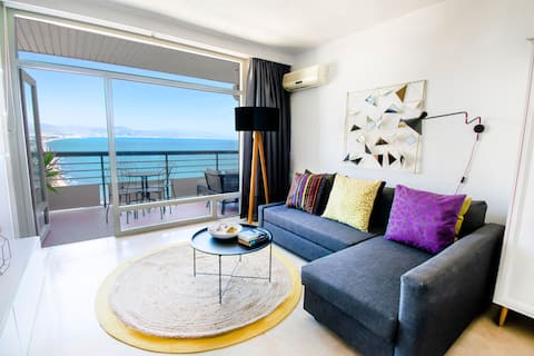 Successful Airbnb property: Beachfront 1BD. Amazing views, amazing location in Torremolinos