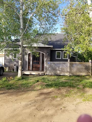 The Villa – 2-3 minute walk to the beach!