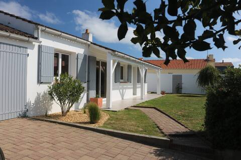 Charming seaside house for 8 guests
