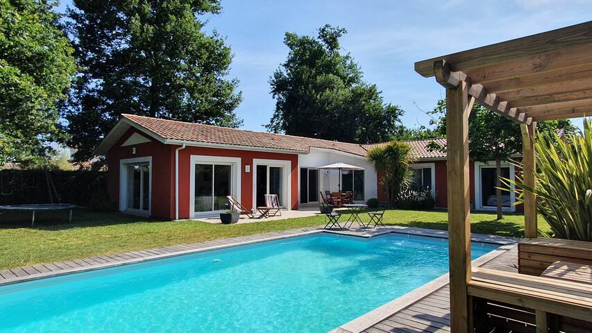 Très belle villa zen avec piscine