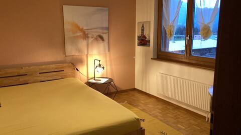 Quiet  stay 700m from downtown