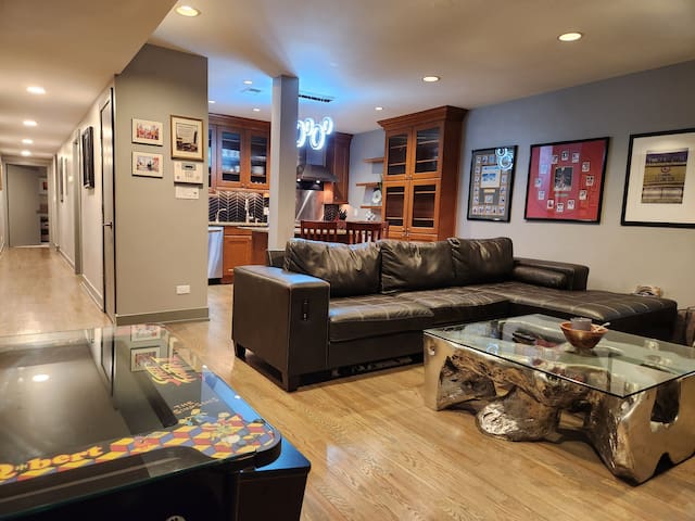 Wrigley 2 bedroom 2 bath with free parking & yard!