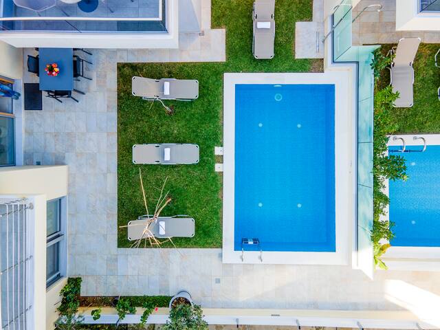 Park-view Lux Pool Villa, steps to the Beach gallery image 2