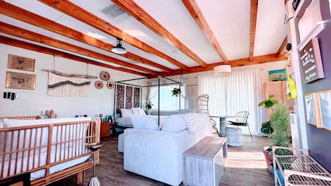 Popular Airbnb listing: Desert Gem in Homestead Valley
