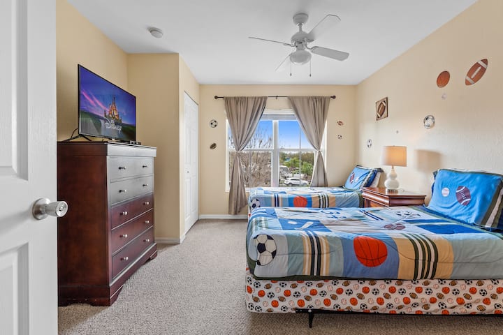 غرفة نوم التوأم الرياضية الساحرة