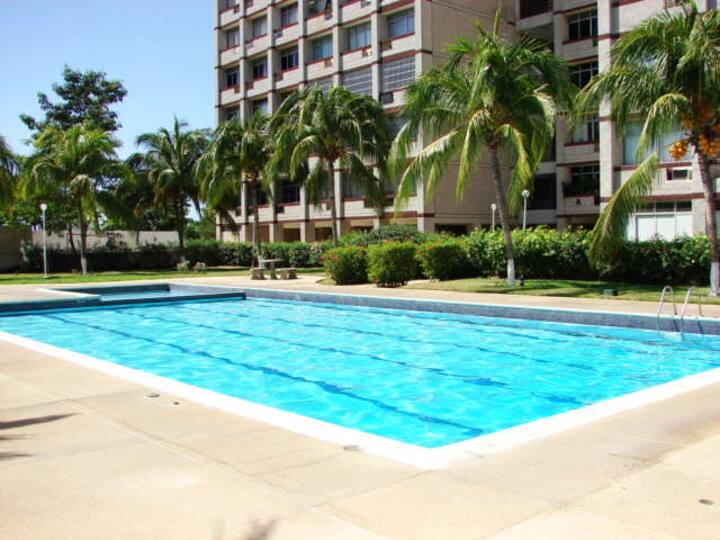 Spacious and comfortable apartment in front of the C.C. Sambil