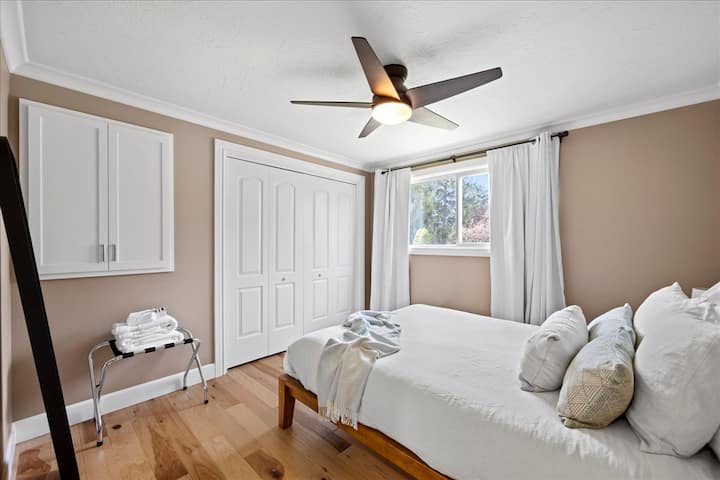 Queen bedroom
