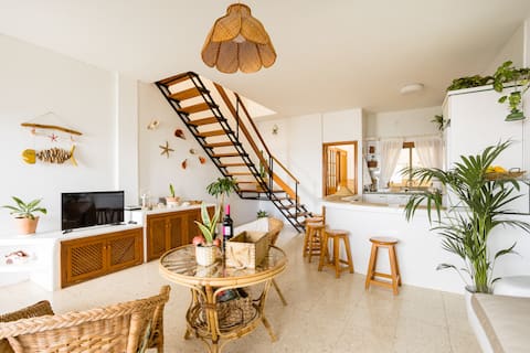 Top performing Airbnb: SEA VIEWS relaxing duplex, BBQ and sunny TERRACE in Arico